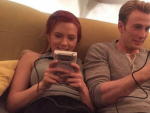 'Vengadores: Endgame': Chris Evans y Scarlett Johansson juegan al Tetris de la Game Boy original