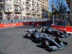 Valtteri Bottas y Lewis Hamilton, durante el GP de Azerbaiy&aacute;n.