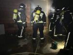 Sucesos.- Los bomberos de Le&oacute;n sofocan un incendio en una vivienda de Matilla de la Vega (Le&oacute;n)