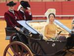 Victoria Federica de Marichalar se pasea en coche de caballos por el coso de La Maestranza de Sevilla.