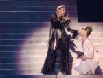 Madonna, en un momento de su actuaci&oacute;n en Eurovisi&oacute;n.