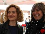 La cabeza de lista del PSC y presidenta del Congreso, Meritxell Batet, junto con la alcaldesa socialista de L'Hospitalet de Llobregat, N&uacute;ria Mar&iacute;n.