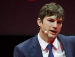 Ashton Kutcher habla en un evento de Netflix en Par&iacute;s sobre su nueva serie, 'The Ranch', de la que tambi&eacute;n es productor.