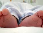 Los pies de un beb&eacute; en una imagen de archivo.