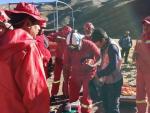 Bomberos de Antofagasta tras labores de rescate de dos espa&ntilde;oles, aunque uno falleci&oacute;, en un cerro cerca de La Paz (Bolivia).