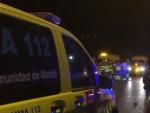 Equipos de emergencia en el lugar d0nde un hombre ha matado a tiros a una mujer, en el municipio madrile&ntilde;o de Aranjuez.