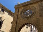 Ja&eacute;n.- La segunda puerta de arquitectura ef&iacute;mera de Baeza luce ya para celebrar el Corpus Christi