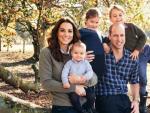 Kate Middleton y el pr&iacute;ncipe Guillermo, junto a sus hijos, en Norfolk (Reino Unido).