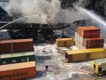 Incendio en la f&aacute;brica Indorama en San Roque
