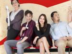 Los cinco protagonistas de 'S.I.N.G.L.E.S.', la comedia escrita y dirigida por Javier Andr&eacute;s y Pepe Cabrera que puede verse en el Teatro Lara hasta el 2 de agosto.