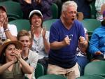 John Bercow, 'speaker' del Parlamento brit&aacute;nico, animando a Roger Federer en Wimbledon.