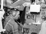 Neil Armstrong y Buzz Aldrin en el simulador del M&oacute;dulo Lunar del Apolo 11.