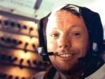 Neil Armstrong, a bordo del Eagle tras completar el primer paseo lunar junto a Buzz Aldrin.