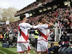 Jugadores del Rayo Vallecano celebran un gol.