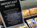 Una nota informativa, en la secci&oacute;n de carnes procesadas en un supermercado de Ciudad del Cabo (Sud&aacute;frica).