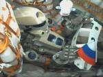 El robot Fedor, en el interior de la Soyuz MS-14, que vuela hacia la Estaci&oacute;n Espacial Internacional. El humanoide ruso es el primero de su clase en viajar al espacio.