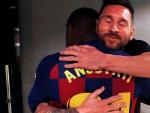 Messi abraza a Ansu Fati tras su debut