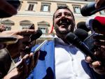 Matteo Salvini atiende a la prensa a la salida del Parlamento italiano