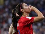 La jugadora americana celebra un gol con un provocativo gesto.