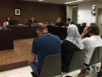 Los concejales del Ayuntamiento de Badalona acusados de desobediencia en el banquillo.