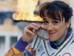 Blanca Fern&aacute;ndez Ochoa besa la medalla de bronce ol&iacute;mpica en Albertville'92.