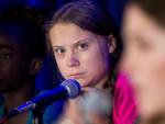 Greta Thunberg (i) escucha a un orador en la Cumbre de Acci&oacute;n Clim&aacute;tica, en la sede de Naciones Unidas, en Nueva York (Estados Unidos).