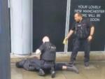 La Polic&iacute;a detiene a un hombre tras producirse varios apu&ntilde;alamientos en un centro comercial de Manchester (Inglaterra).