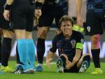 Modric se duele tras lesionarse en el Gales-Croacia de clasificaci&oacute;n para la Eurocopa 2020.