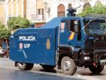 La Polic&iacute;a Nacional desplaza a Barcelona una tanqueta de agua para las protestas, bautizada como 'El Botijo'.