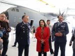 La ministra de Defensa en funciones, Margarita Robles junto a altos mandos militares A&eacute;reos en la Base A&eacute;rea Ala 31, en Zaragoza