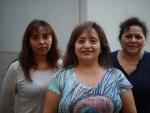Tres limpiadoras de piso de Barcelona que siguen los cursos municipales para kellys