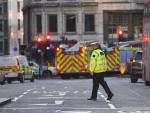 Imagen de la polic&iacute;a cerrando el acceso al puente de Londres, donde se ha producido el ataque terrorista.