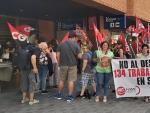 Protesta a las puertas de la sede de Sitel por el ERE del pasado verano