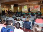 Cientos de personas visitan la XXV Feria del Libro Aragon&eacute;s en Monz&oacute;n (Huesca).