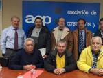 Representantes de la Asociaci&oacute;n de Constructores y Promotores de Cantabria (ACP) y de los sindicatos CC.OO y UGT firman el calendario laboral del sector para 2020