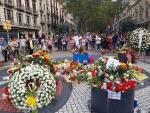 Ofrendas florales en La Rambla por el primer aniversario de los atentados del 17A, en una foto de archivo.
