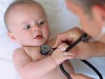 Pediatra, consulta beb&eacute;.