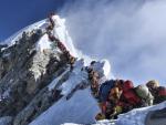 M&aacute;s de 200 alpinistas colapsaron la cumbre del Everest el pasado 22 de mayo, provocando una peligrosa situaci&oacute;n a 8.848 metros de altitud.