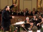 El let&oacute;n Andris Nelsons (i) ha dirigido hoy a la Orquesta Filarm&oacute;nica de Viena