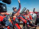 Carlos Sainz conquista su tercer Dakar y Brabec se estrena en motos