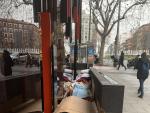 Personas sin hogar durmiendo en los exteriores del estudio del arquitecto Joaquín Torres en Madrid.