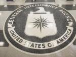 El logo de la CIA, en la sede de la agencia estadounidense de inteligencia, en Langley, Virginia, (EE UU).