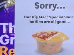 McDonald's anuncia de que no hay m&aacute;s unidades de botellas de salsa.