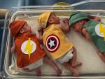 Tres beb&eacute;s ingresados en la UCI del Hospital Cl&iacute;nic de Barcelona y disfrazados por Carnaval.