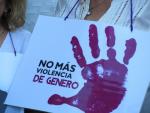 Cartel portado por una mujer en una concentraci&oacute;n contra la violencia machista