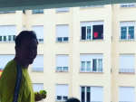 El n&uacute;mero 1 del World Padel Tour intenta un golpazo de ventana a ventana