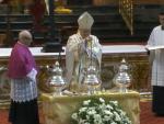 El obispo de C&oacute;rdoba durante la Misa Crismal, la pasada Semana Santa, en la Catedral.