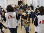 Trabajadoras de M&eacute;dicos Sin Fronteras (MSF) hacen formaci&oacute;n presencial para el personal sanitario que empezar&aacute; a trabajar en una residencia para ancianos con coronavirus, en Barcelona a 16 de abril del 2020