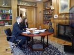 Los Reyes han mantenido una videoconferencia con el presidente del Real Patronato del Museo Nacional del Prado, Javier Solana, y el director del Museo, Miguel Falomir