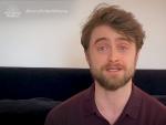 Daniel Radcliffe, leyendo 'Harry Potter'.